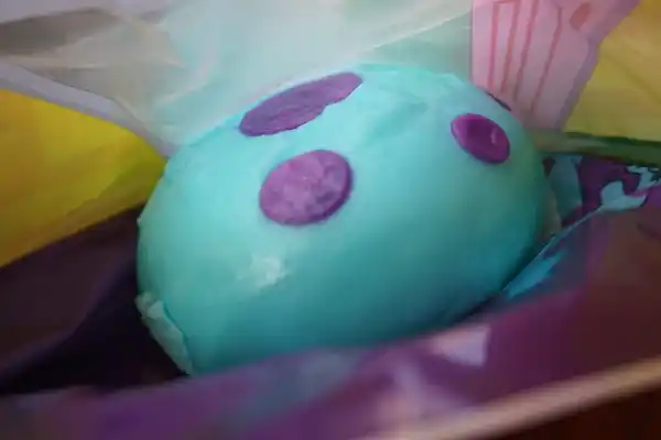 青