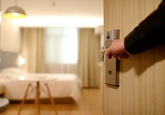 hotel 1330850 640 min