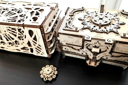 次々と揃えたくなる！木製パーツとゴムのみで構成されたUgears（メカニカルな組み立てキット）