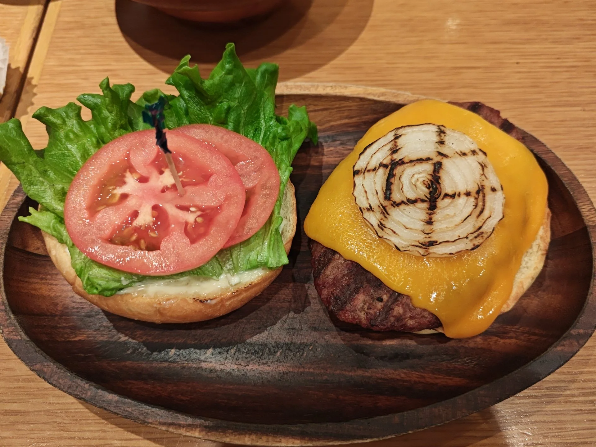 KUA`AINA のチーズバーガー