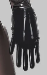 黒い手袋をはめた手に指が6本ある